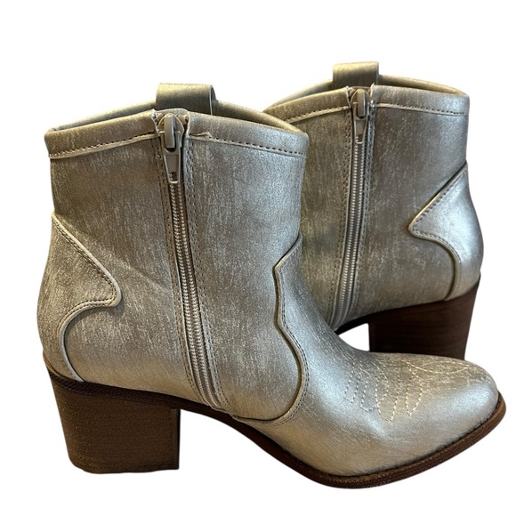 Dirty Laundry Gold Western Style Heeled Booties Size 7 1/2 - Picture 3 of 5